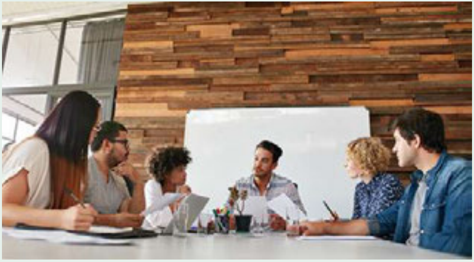 Diagram of an ideal room setup for a brainstorming session to enhance participation and creativity.
