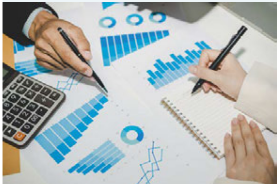 Illustration of a derivatives application in business for financial risk management.